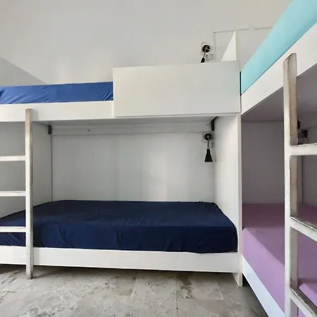 Backpackers Place Albergue Fira (Santorini)